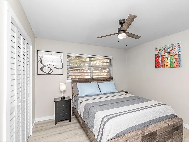705 Bradford Dr — Photo 4