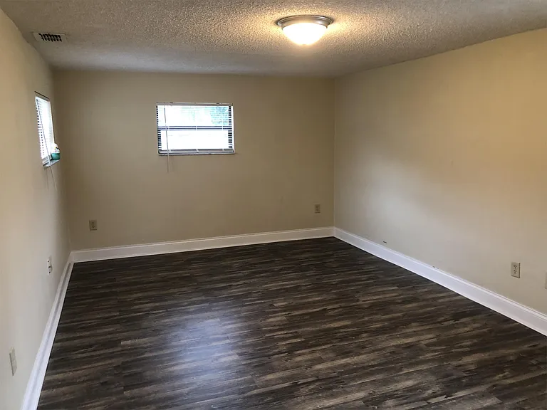 2401 Everett St — Photo 6