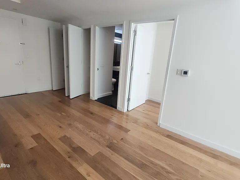 411 35th St #2G — Photo 9