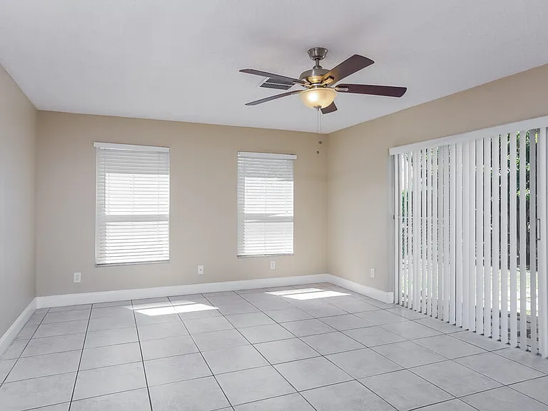 2314 SW 135th Ave — Photo 7