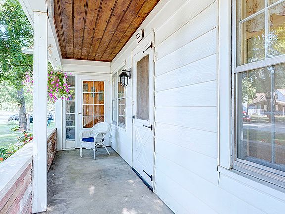4th image of 222 Burrwood Ave