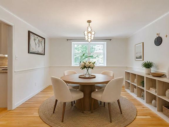 5th image of 369 Dedham Ave