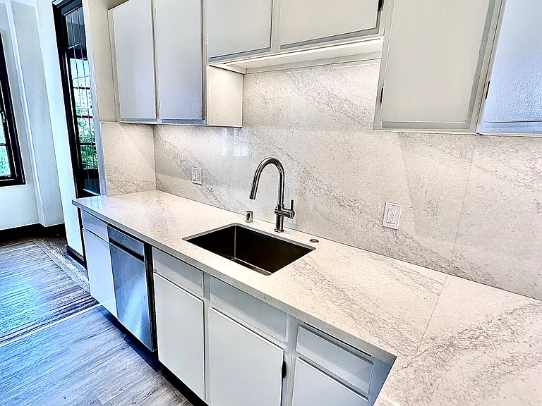 Tudor Hall Apartments — Photo 13