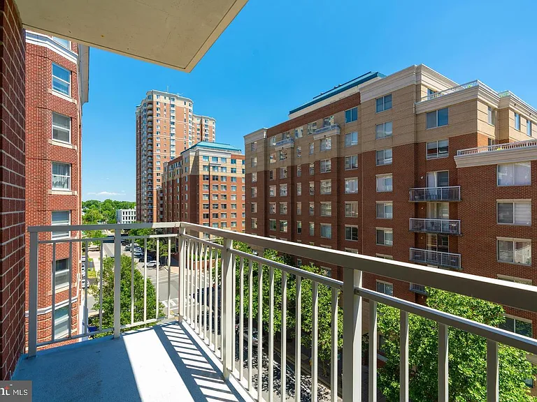 820 N Pollard St #511 — Photo 28