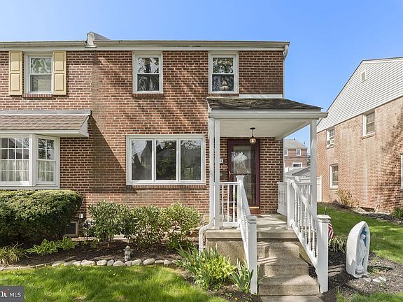 3rd image of 1034 Bryan St