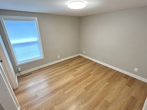 5th image of 3241 NE 111th Dr #B
