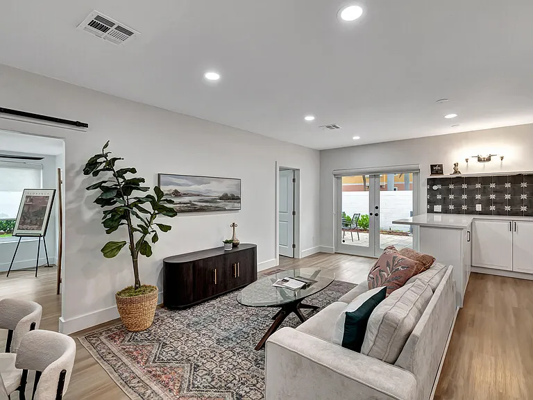 620 Las Palmas Park — Photo 10