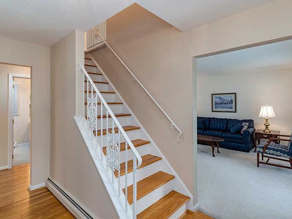 4th image of 616 Flagstaff Dr