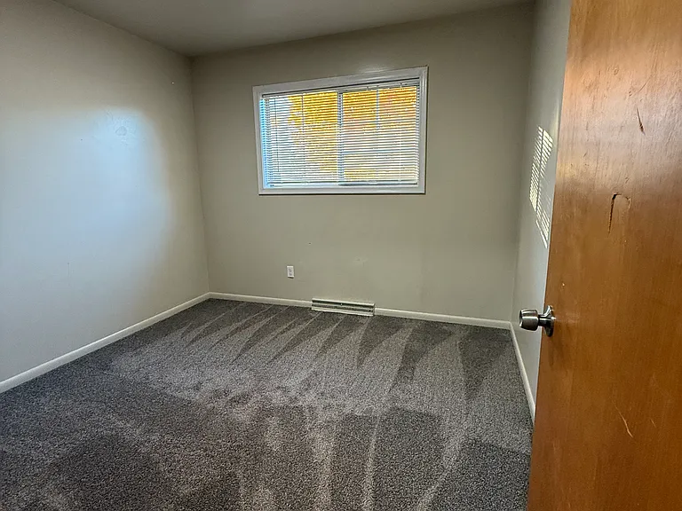 1353 Burcham Dr — Photo 18