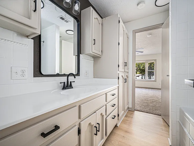 5145 N Corrington Ave — Photo 9