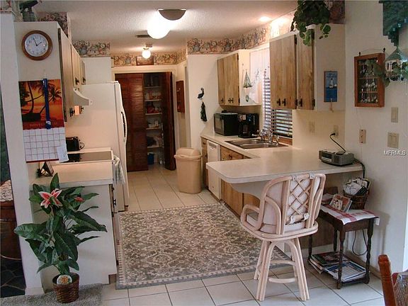 4th image of 1453 Crest Dr