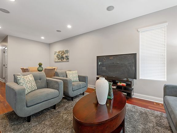 4th image of 1521 N Artesian Ave #1