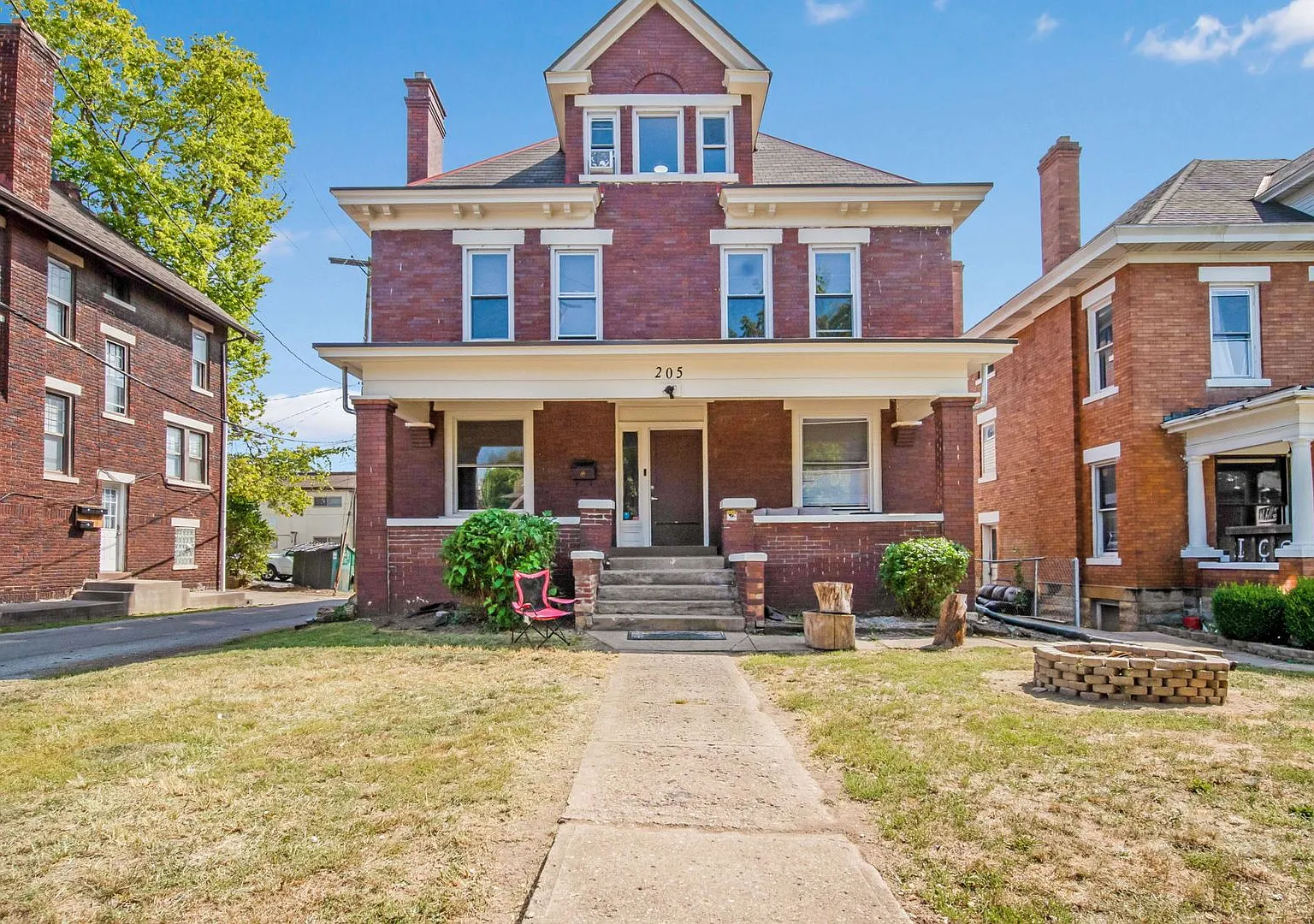 Massive Newly Renovated 11-Bedroom House on E. 14th Prime Campus Location! — Photo 1