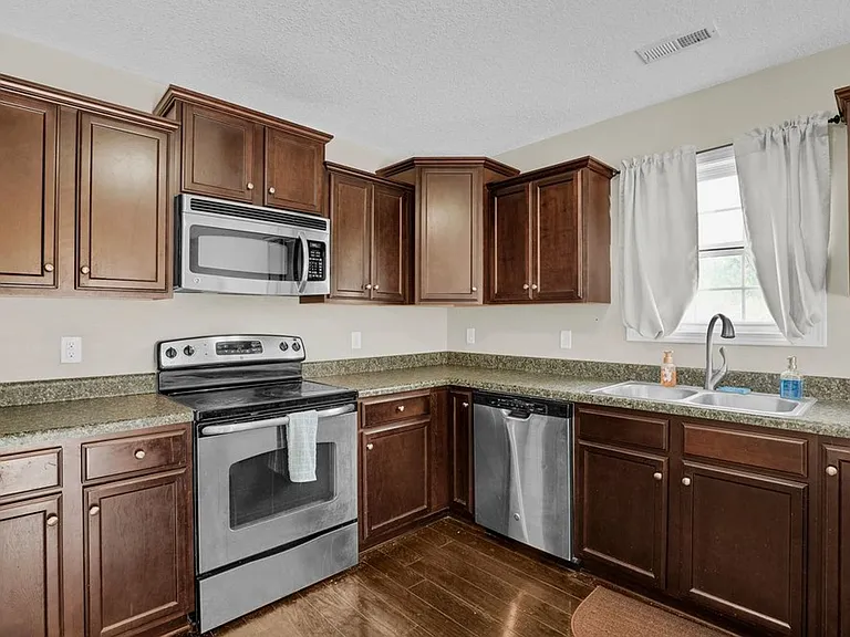 202 Marsh Haven Dr — Photo 11