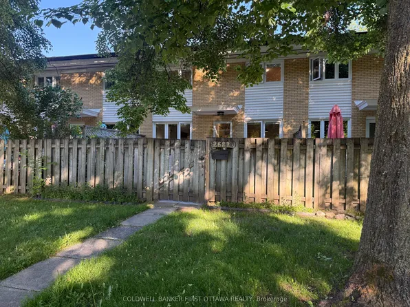 2682B Moncton Rd, Ottawa, ON K2B 7W1
