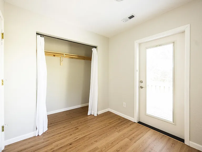8717 NE Webster St #B — Photo 26