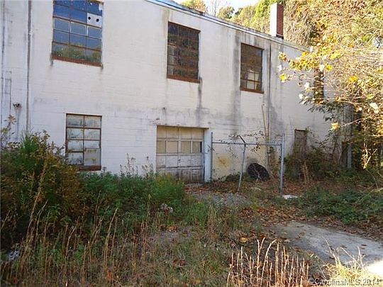4th image of 2558 W Franklin Blvd