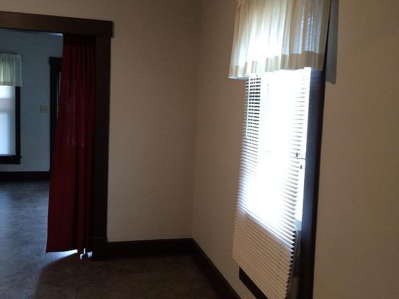 3rd image of 1817 Westview Dr