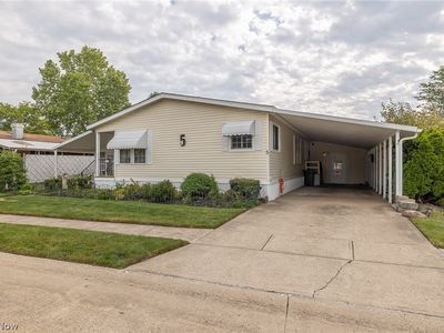 5 Concert Ct, Olmsted Falls, OH, 44138