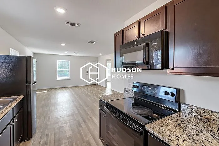 1208 Williams Ave — Photo 6