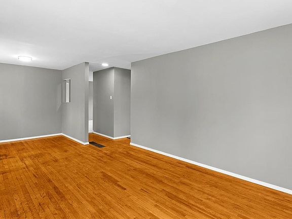 5th image of 10364 Baron Dr