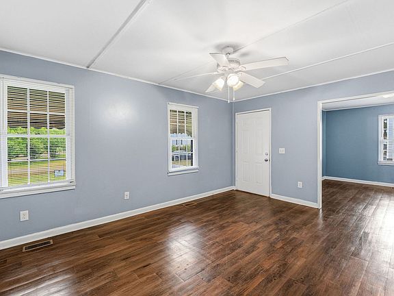 4th image of 934 Bluebird Rd