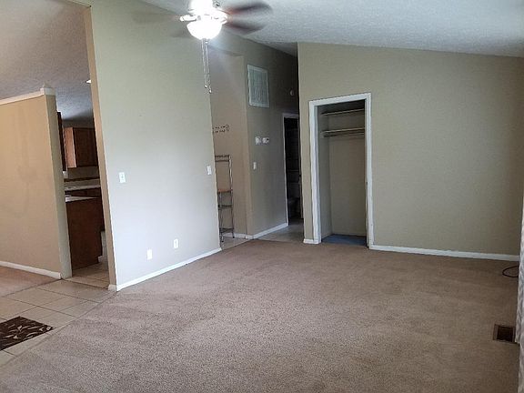 3rd image of 148 Taft Ct