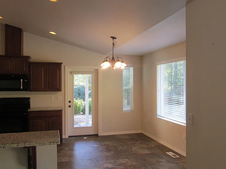 4748 Ida Dr — Photo 10