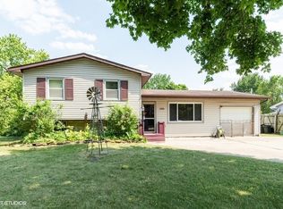 1385 Pine Bluff Rd, Morris, IL 60450