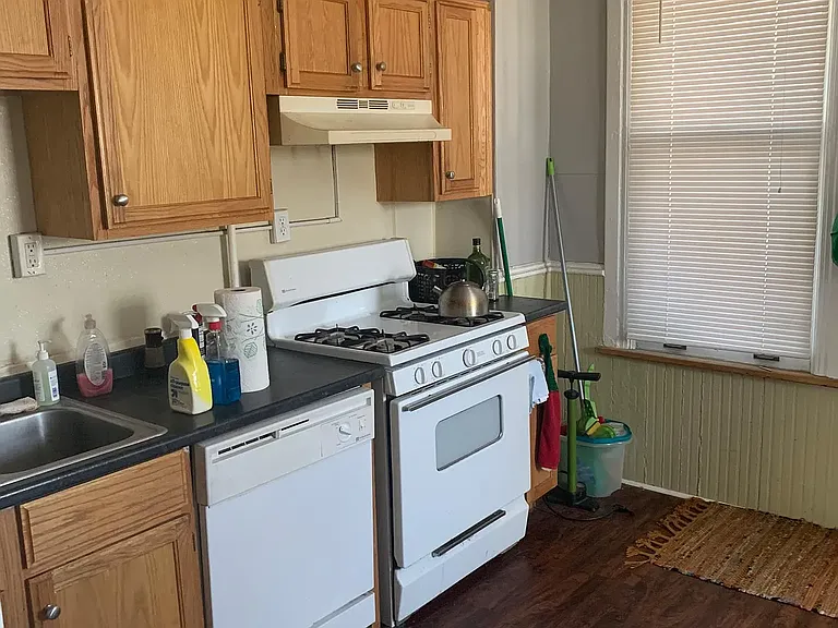 847 Summer St NE — Photo 5