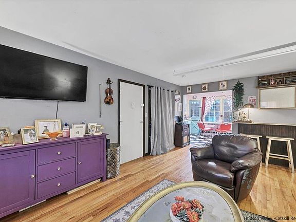 5th image of 8 Huguenot Street #2