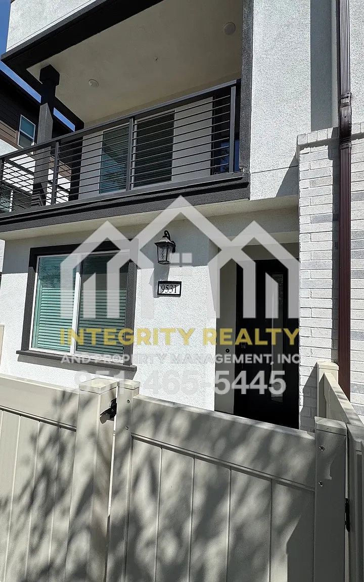 4 bed, 1672 sqft, $4,595 — Photo 1