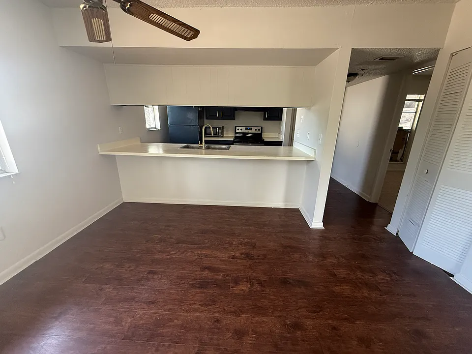 136 Country Club Dr #D