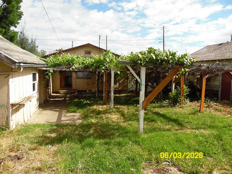 697 W 13th St — Photo 24