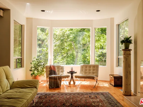 10055 Reevesbury Dr, Beverly Hills, CA 90210