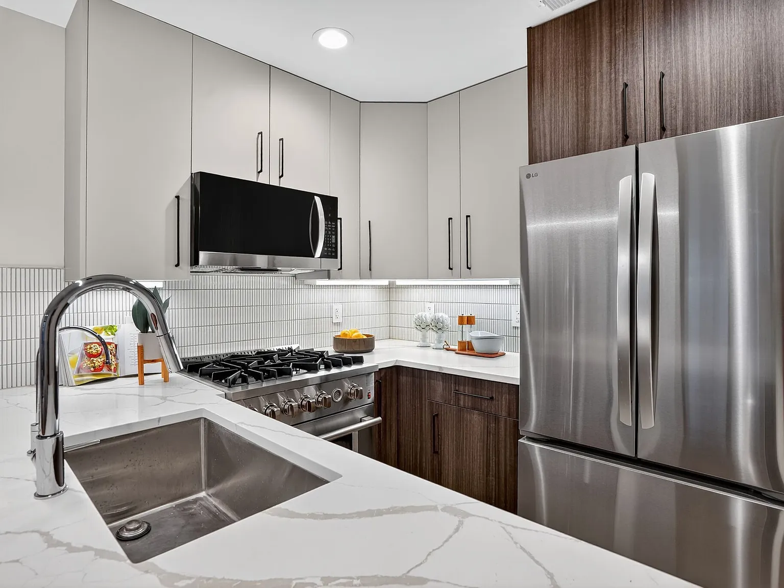 1 bed, 1.5 bath, 800 sqft, $2,800 — Photo 2