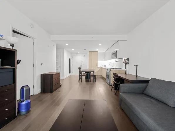 13103 40th Rd APT 11D, Flushing, NY 11354