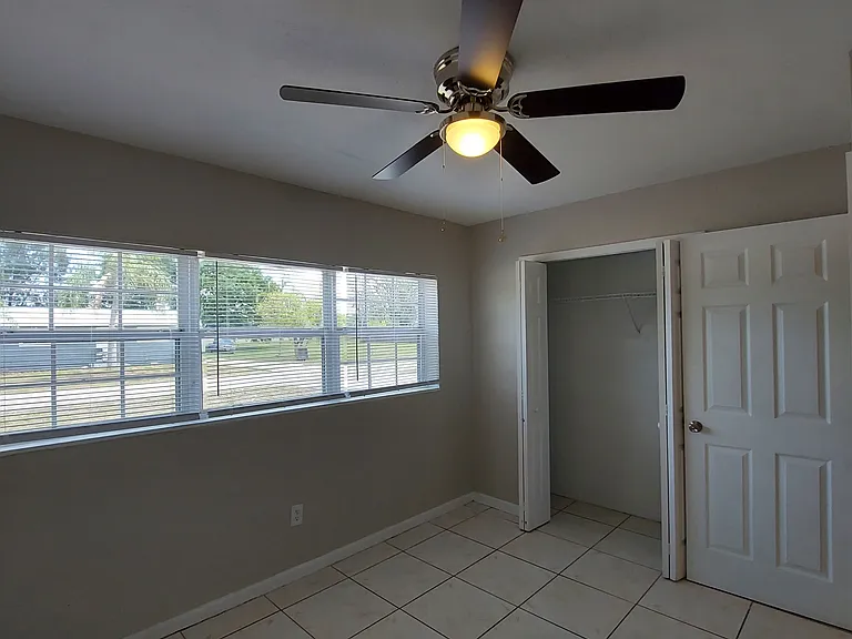 722 W Cleveland Ln — Photo 13