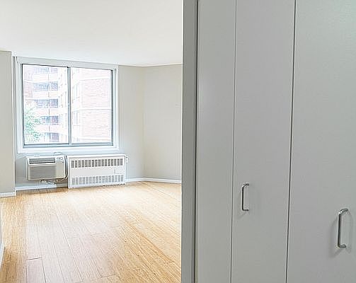 1st image of 520 2nd Ave APT 10E