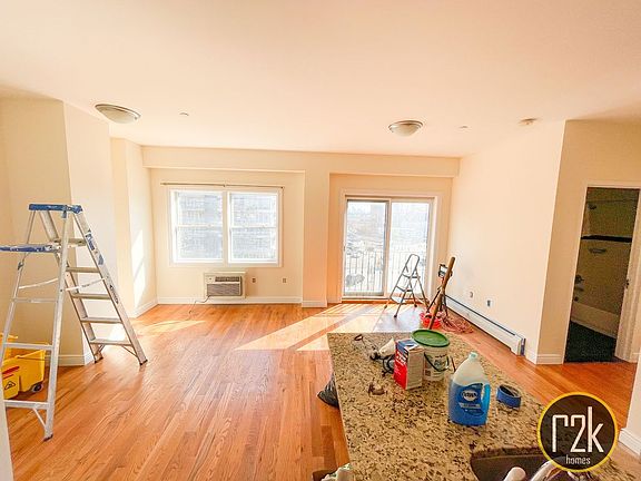 4th image of 12-03 Jackson Ave #4C