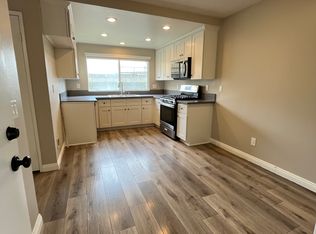 11714 216th St APT E, Lakewood, CA 90715