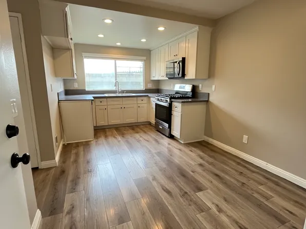 11714 216th St APT E, Lakewood, CA 90715