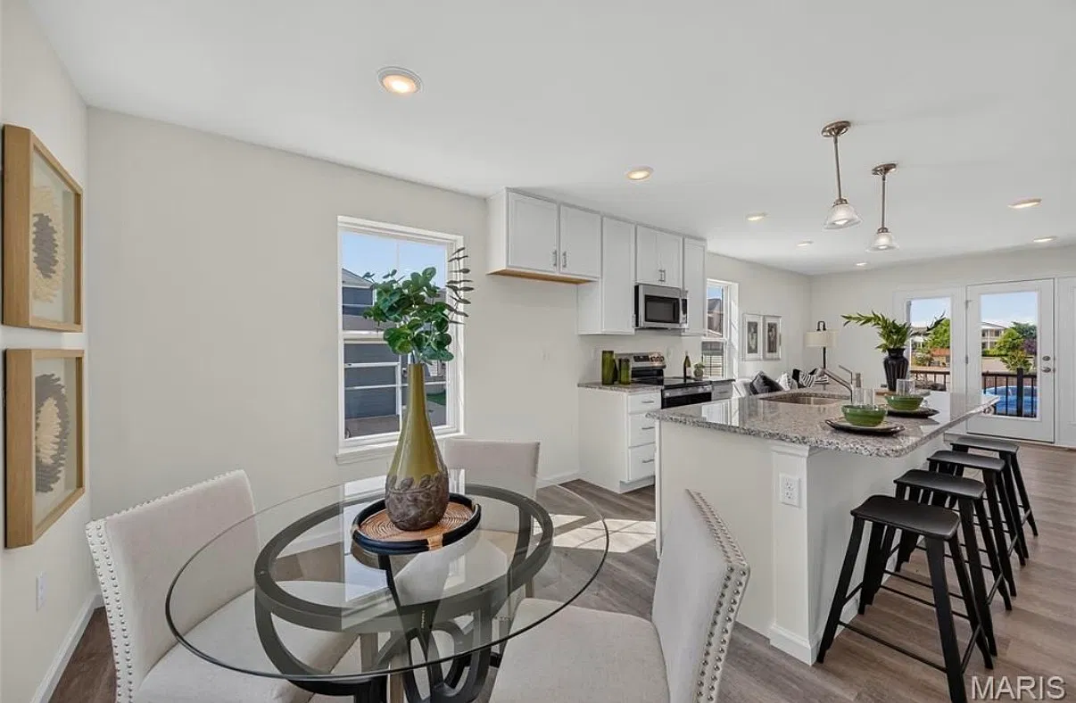 2 bed, 1.5 bath, 1100 sqft, $2,000 — Photo 4