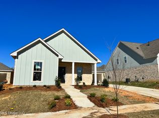 818 Long Leaf Cir, Brandon, MS 39042