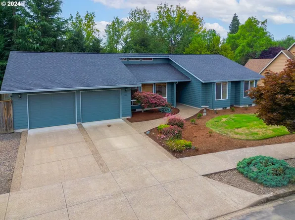 1720 NE Coburn Dr, McMinnville, OR 97128