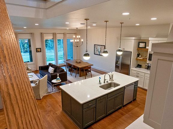 5th image of 160 Lakeview Ct #4