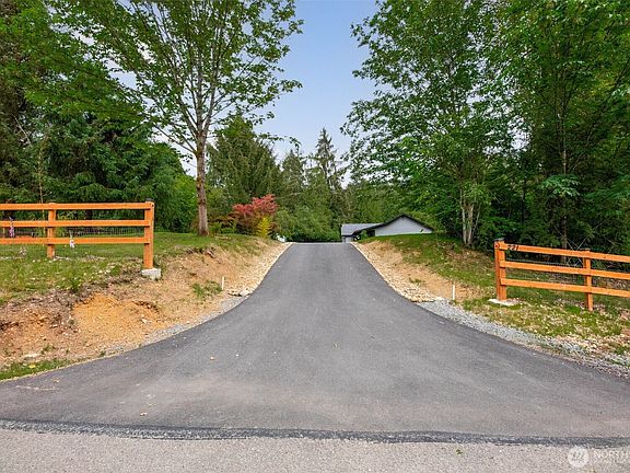 3rd image of 221 Russell Road