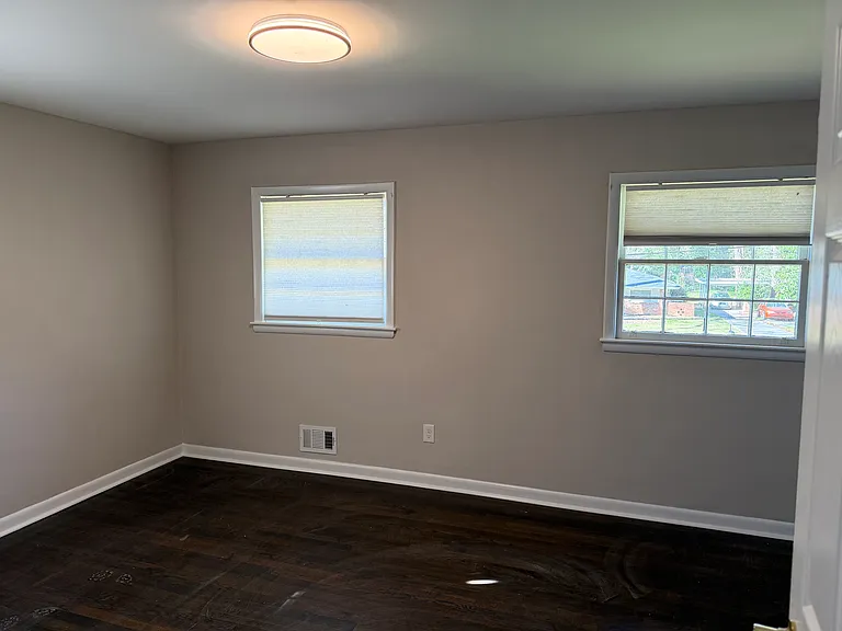 Shamrock Dr — Photo 24