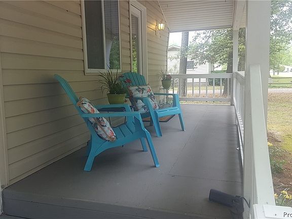 2nd image of 162 NE Woodberry Dr