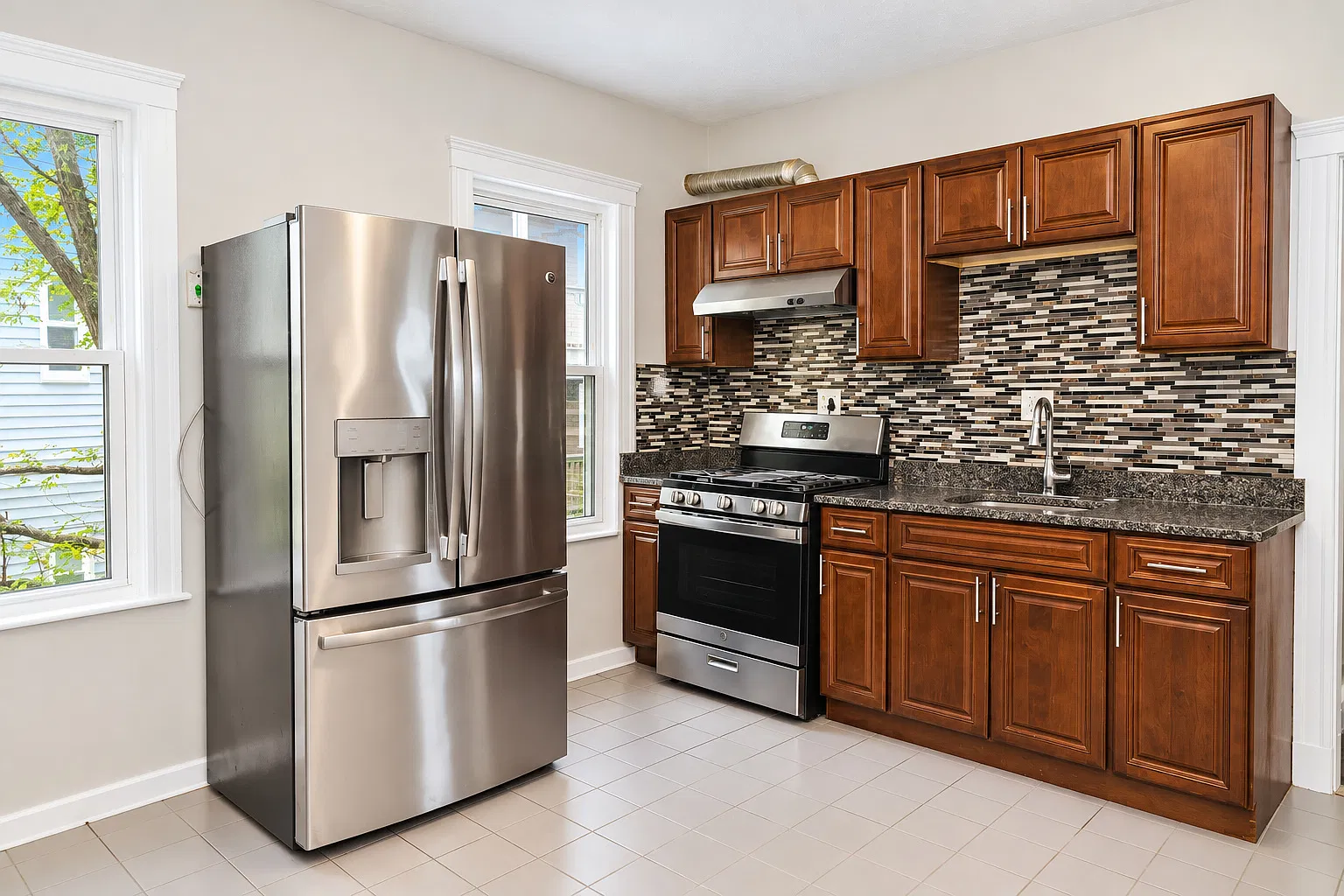 4 bed, 1500 sqft, $4,000 — Photo 1